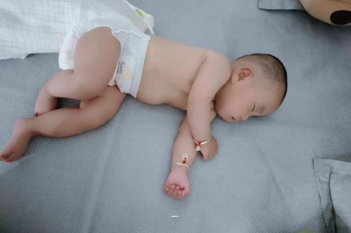 台湾几个月宝宝可以竖抱
